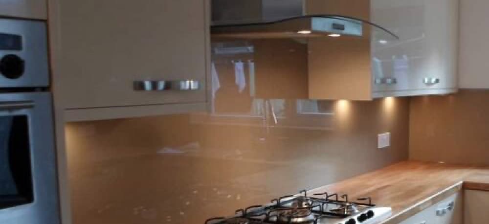 Bronze heat resistant glass splashback